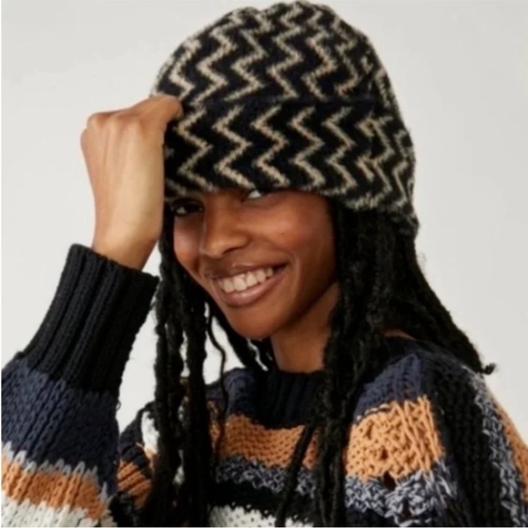 NWT Free People Ziggy Fuzzy Beanie - Picture 3 of 5
